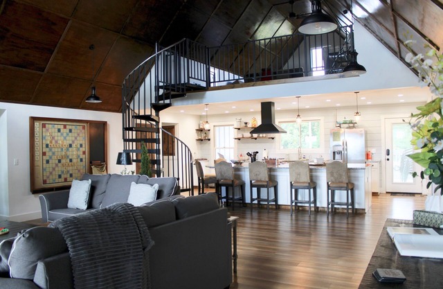 Farm Villa - near lake with private pickleball court