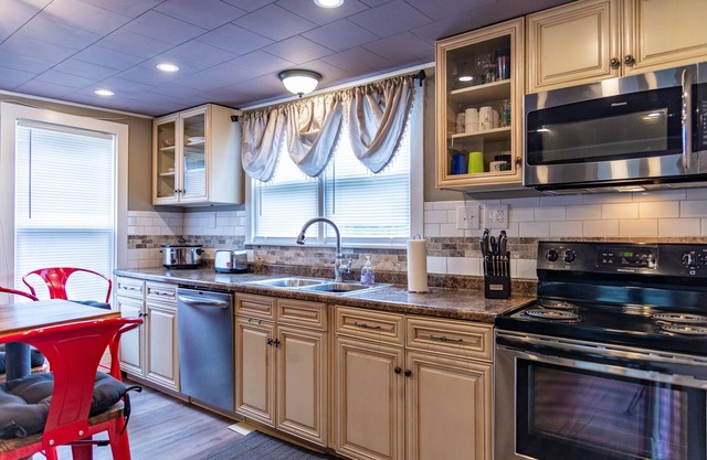 Farmhouse Cottage, Alton Illinois, come enjoy "Historical Culture"