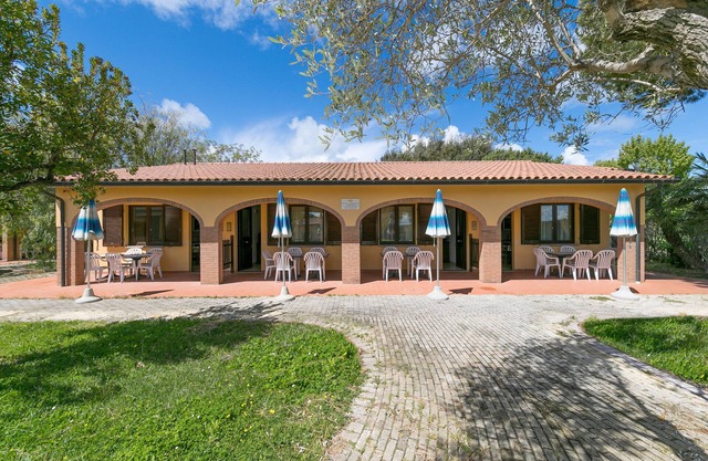 Farmhouse "Il Girasole - Melo" with Shared Pool, Shared Garden & Wi-Fi