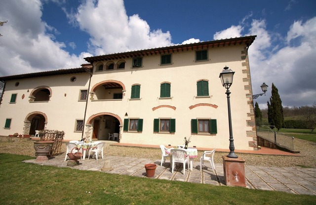 Farmhouse in Casentino with Pool & Jacuzzi