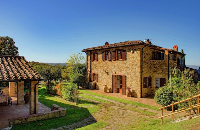 Farmhouse in Città della Pieve with Pool