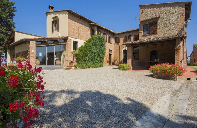 Farmhouse in Castelfiorentino with Pool