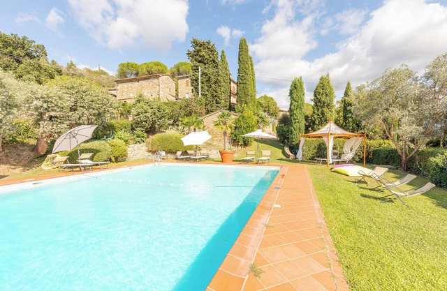 Farmhouse 'Borgo Dolci Colline Spa Granaio' with Shared Pool, Private Terrace and Wi-Fi
