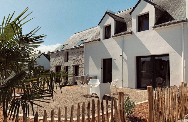 Farmhouse renovated into charming 2-person apartment, close to beaches.