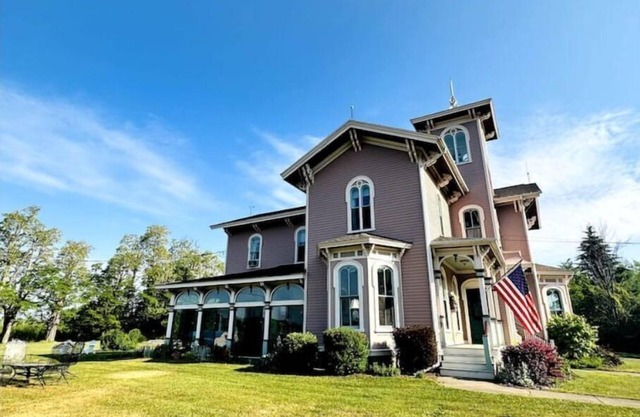 Farmhouse retreat;wine country, Chautauqua Institution, National Comedy Center!