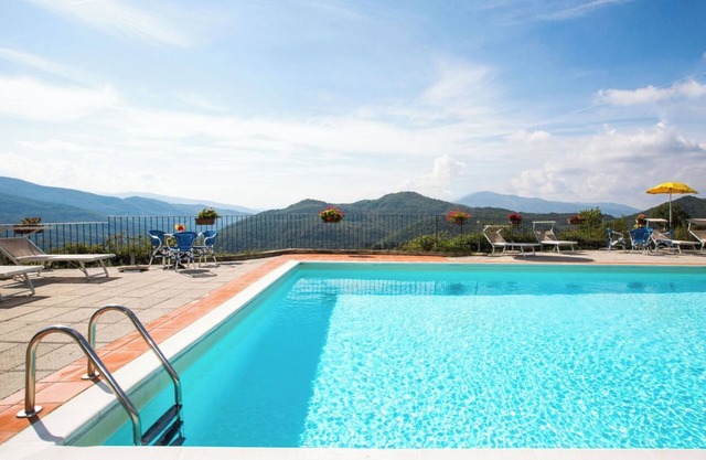 Farmhouse 'Universal Harmony - Usignolo' with Mountain View, Shared Pool and Wi-Fi