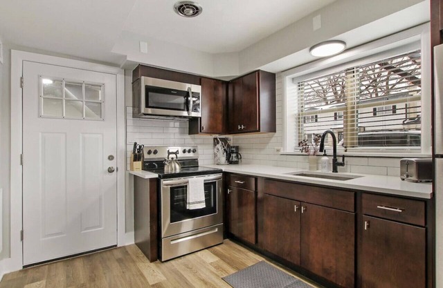 Fascinating 1BR Apartment close to Leisure Center