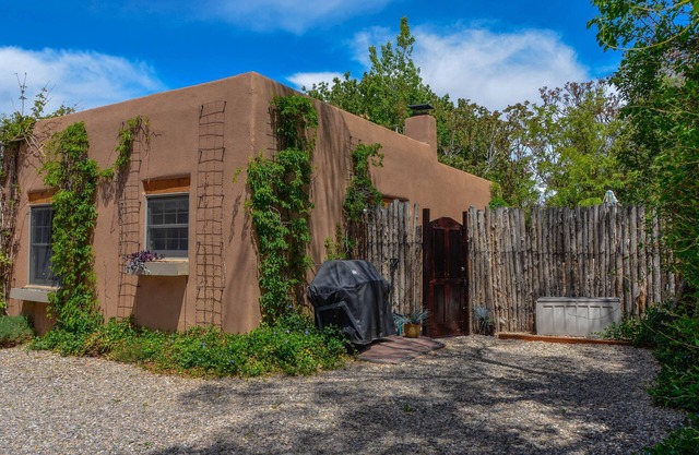 Favorite Downtown Adorable Adobe ~ 8 min walk to Plaza