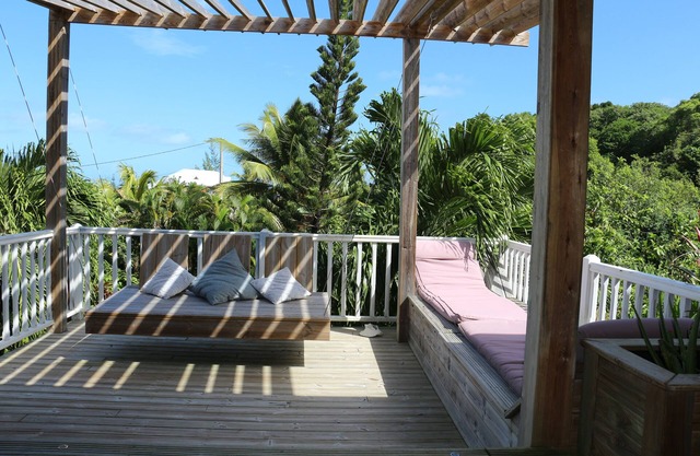 FAVORITE: Large villa with swimming pool and jacuzzi and independent bungalow