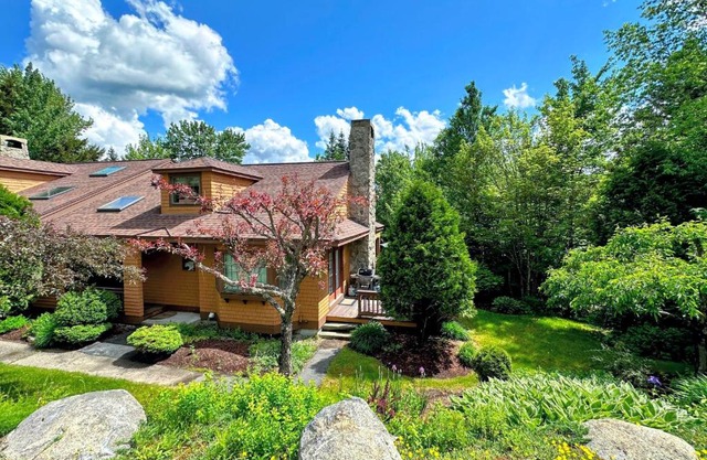 FC17 Stylishly renovated Forest Cottage walk to ski trails wifi cable ping pong AC