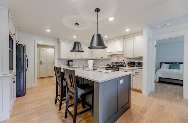 Featured On HGTV! Private Lake Access! MTB Trails!