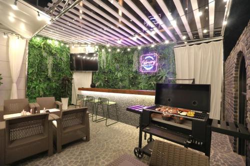 February Hotel SeongSeo