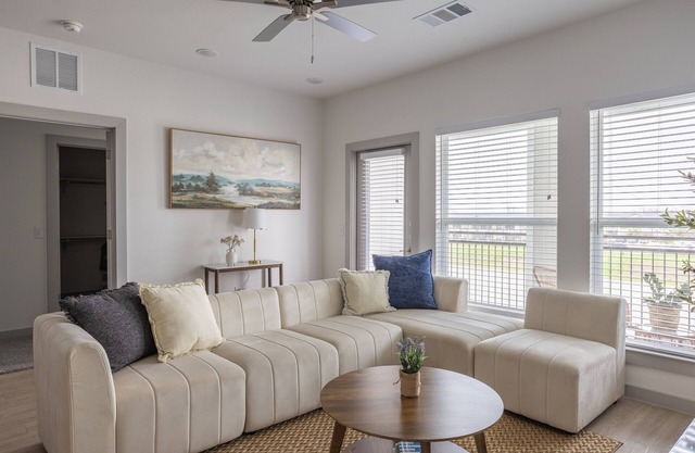 Feel@Home I Rosenberg I Lakeview