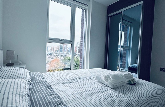 Female-Only En-Suite Double Room in Modern Apartment