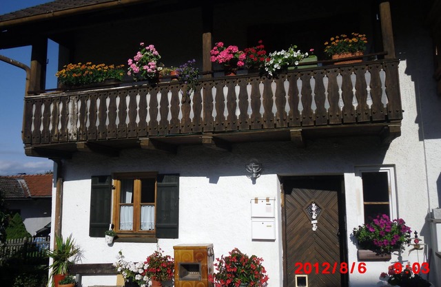 Ferienwhg.in Berghof, ground floor cozy in alpine style with carport