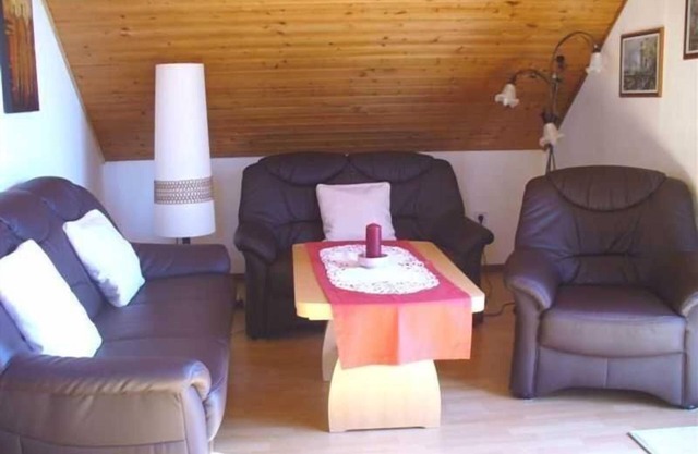 Ferienwohnungen Kirchberger - Apartment upstairs, 3-room apartment up to 5 p., balcony