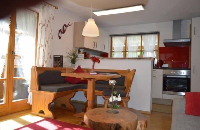 Ferienwohnung für 1 bis 2 Personen, 40 qm, mit getrenntem Wohn-/Schlafraum und Balkon