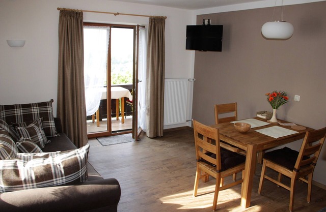 Ferienwohnung Nr. 2, 1 - 2 Personen, 44 qm, 1 Schlafzimmer, 2 Balkone