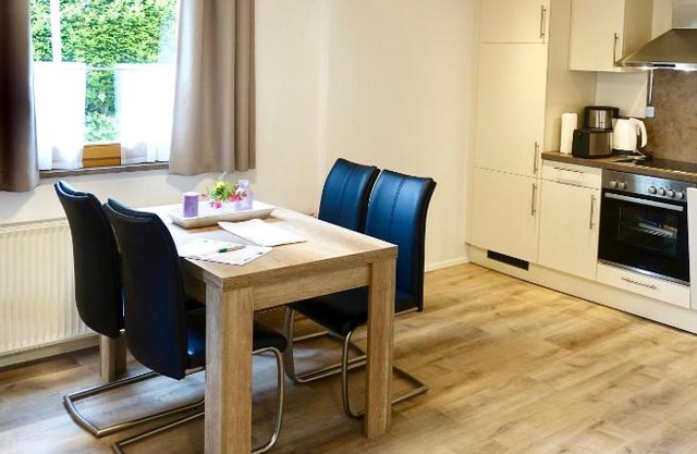Ferienwohnung #4 mit Terrasse in zentraler dennoch ruhiger Lage - Stadtbus vor der Tür!