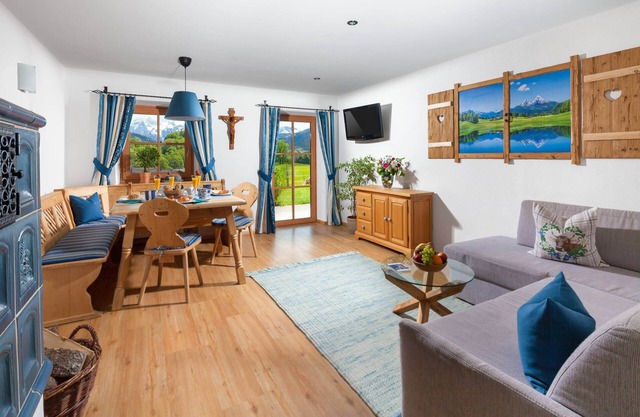 Ferienwohnung Alpenglück, 1-5 Personen, 65 qm, Dusche/WC, West- und Ostterrasse, SAT TV, W-LAN, 2 Schlafzimmer