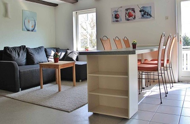 Ferienwohnung Weinparadies, 75 qm, 2 Schlafzimmer, 1 Wohn/schlafzimmer, Max. 6 Personen