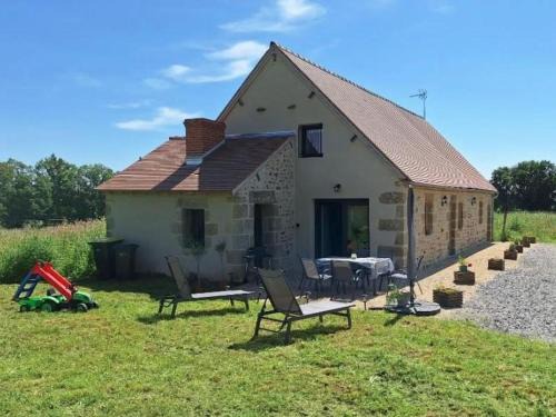 Fermette confort dans la campagne de Bourbonnais, idéale pour 6 personnes avec animaux admis - FR-1-489-506