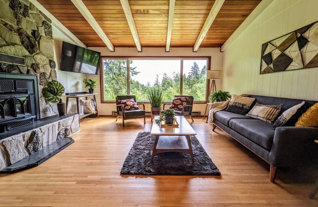 Fern Forest Hideaway on Beautiful 10 Acres