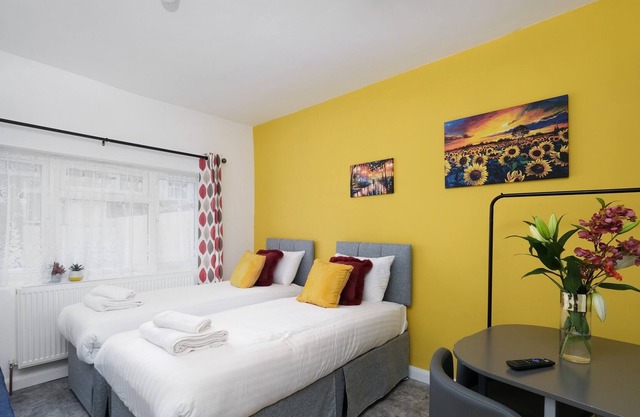 Fernbank Studios Sudbury Hill Harrow with En-Suite - 12