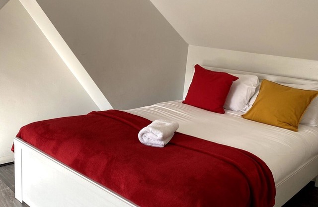 Ferndale House - Huku Kwetu (Luton)