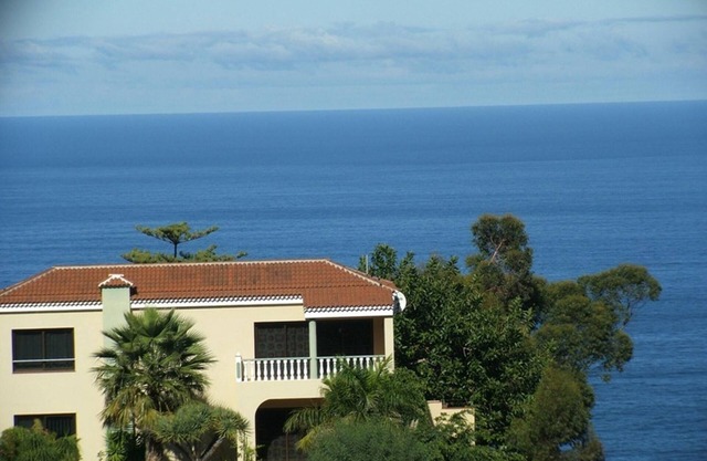 Fewo Vistamar mit Meerblick, Pool, grosser Terrasse und Garten, Grill, Parkplatz und WLAN gratis