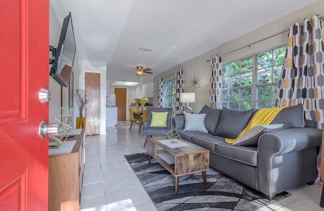 Fifties Flat MidCentury flat in heart of Brandon