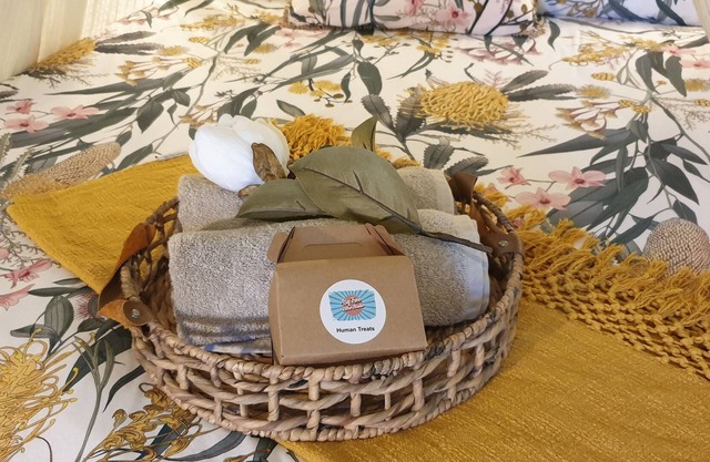 Fig Tree Retro Studio | pet friendly | welcome hamper incl | 9 min to beach