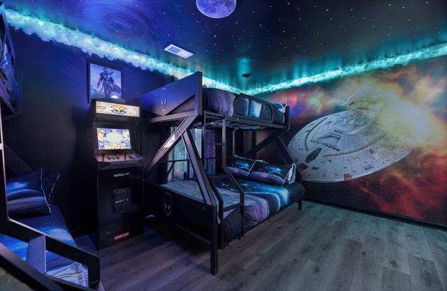 "Final Frontier"- Pool, Hot Tub, Pickleball, Basketball, Pond, Arcade, Putt Putt