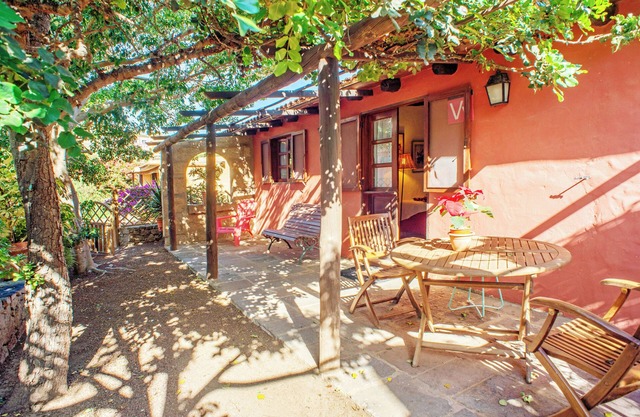 Finca "Casa La Cuadra" with Private Terrace, Shared Garden & Wi-Fi