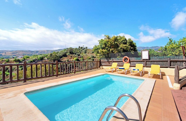 Finca Casa Rural Tinamar with Mountain View, Pool, Wi-Fi & Garden