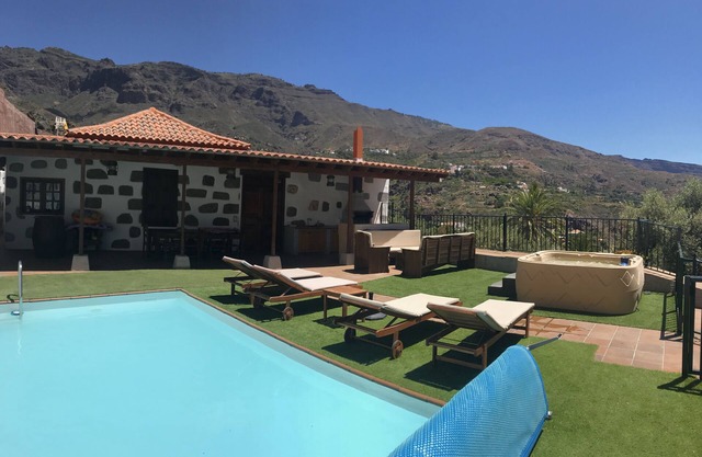 Finca Mariola - Centennial House Santa Lucia - Swimming Pool & Jacuzzi