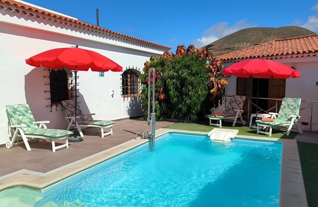 Finca La Esperanza. Seaview Villa with private heated pool. (Accessible)