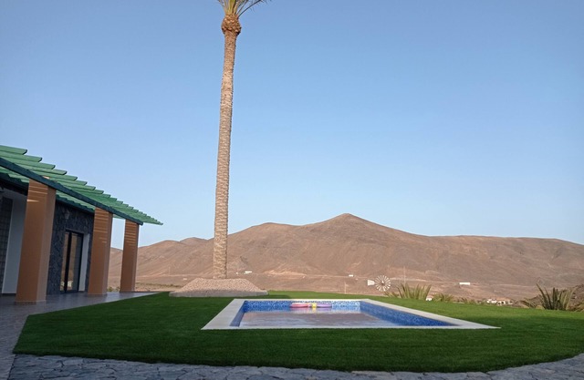 Finca Palmeras 2, located in a privileged area in the south of the island.