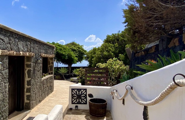 Finca with breathtaking sea views in La Asomada hillside, Lanzarote