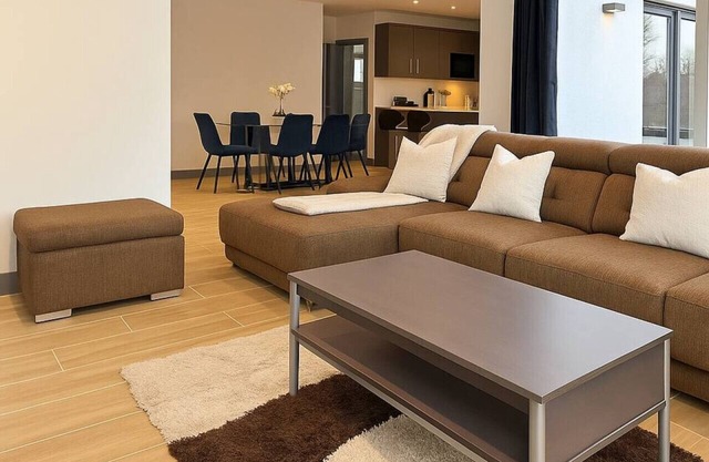 Finchley Penthouse | Sleeps 8 | Free Parking | LDN