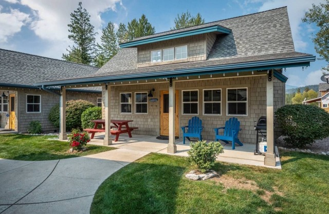 Find your calm at "Coast Is Clear" , a bright and relaxing Dover Bay retreat just steps from the lake with trails, marina, and resort amenities nearby.