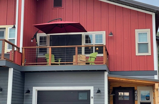 Find your quiet in this peaceful 3-bedroom getaway near the Arkansas River