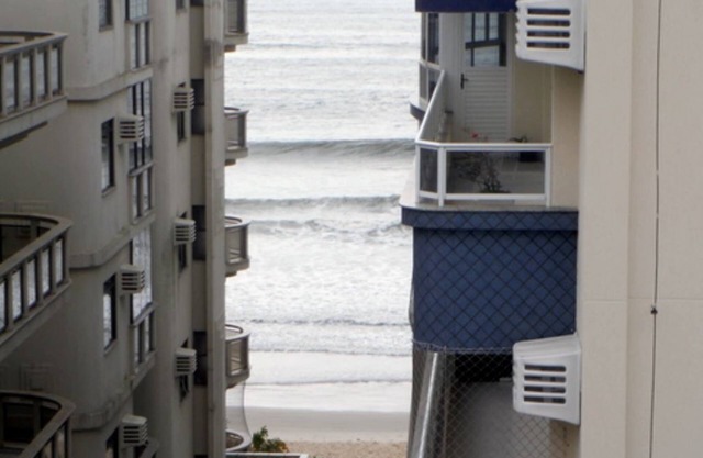 Finely furnished 3-bedroom apartment with air conditioning - Beach front