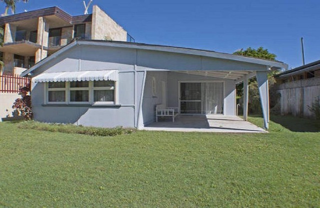 Fingal Beach Shack by Kingscliff Accommodation