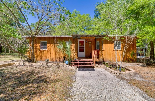 Fire Pit and Boat Dock Peaceful Dunnellon Cabin!