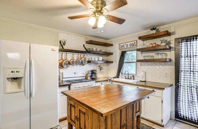 Fire Pit & Small-Town Charm: San Angelo Getaway!