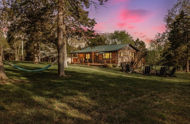 Firepit, Pet-Friendly, 10 Private Acres - Modern Log Cabin