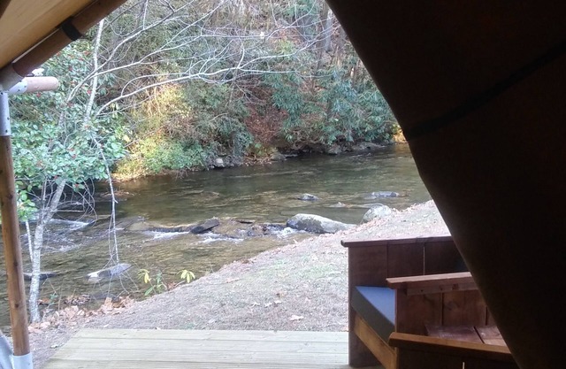 FIREPIT SMORES CREEKFRONT, GLAMPING TENTS, FLY FISH hdfishcamp@protonmail.com