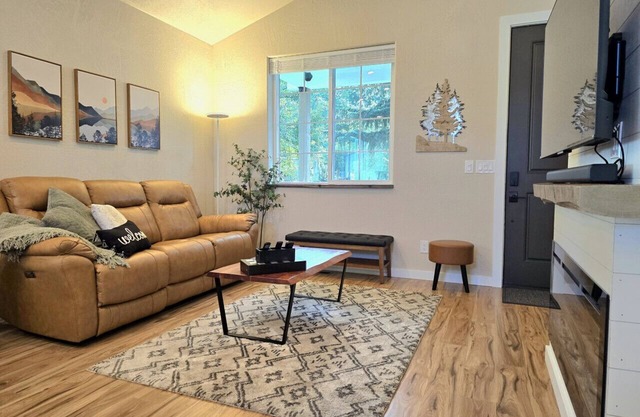 Fireplace, EV Charger, Parking, Quiet