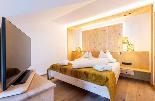 "Fireplace Suite" with shower, WC (1-3 n.) - Natur- und Wellnesshotel Höflehner